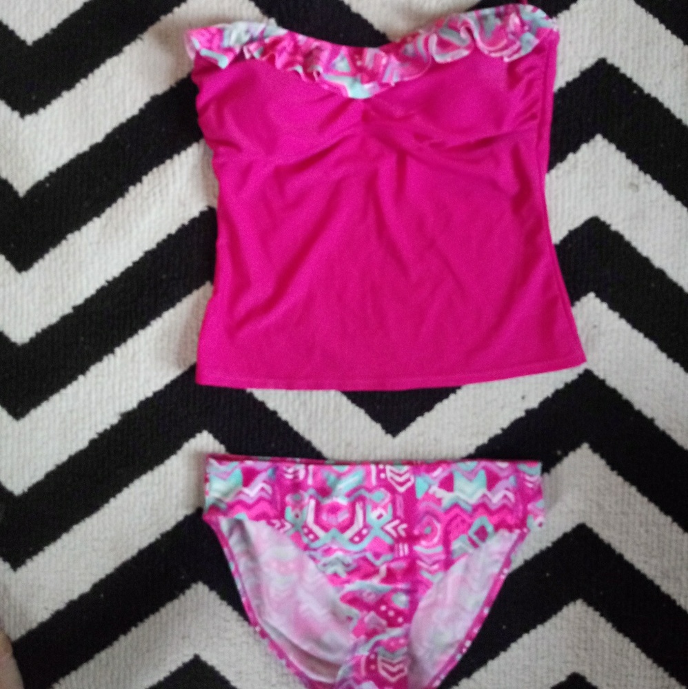 NWOT TWO PIECE TANKINI RAYA SUN SWIMWEAR